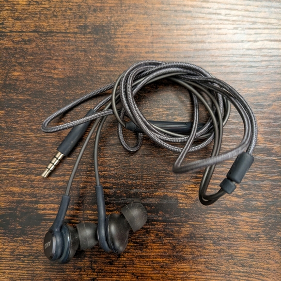 Earphone - Picture 2 of 11